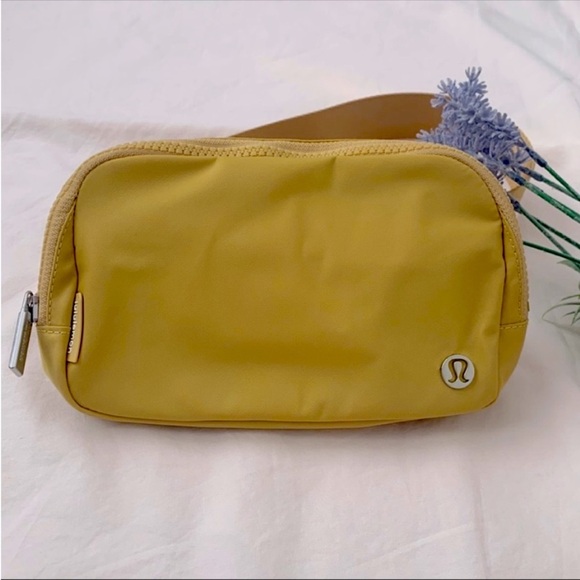 Lululemon everywhere belt bag, Extended strap, golden sands, OS - Picture 1 of 7